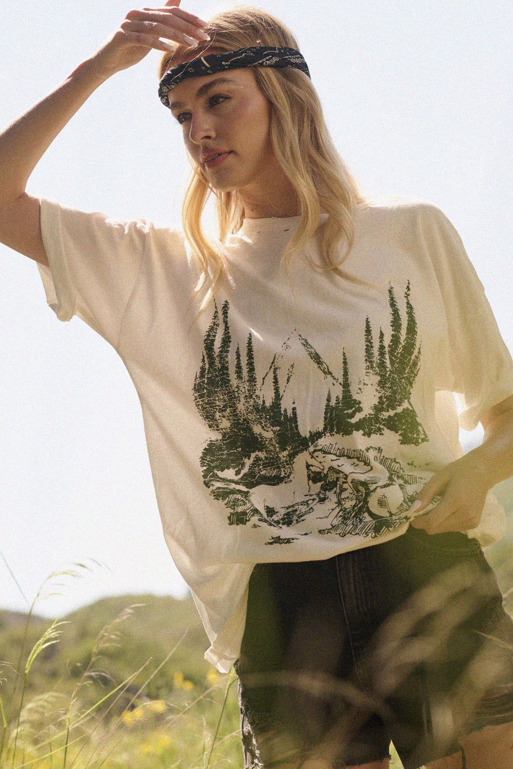 The Horse Through Woods Distressed Graphic Tee | Ivory |