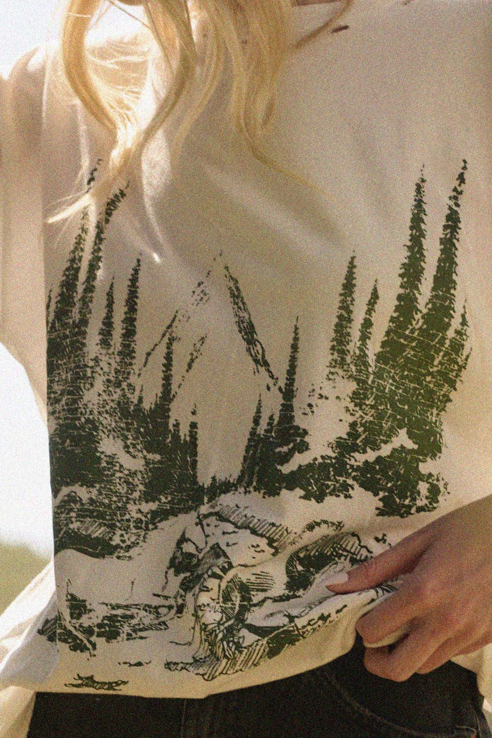 The Horse Through Woods Distressed Graphic Tee | Ivory |