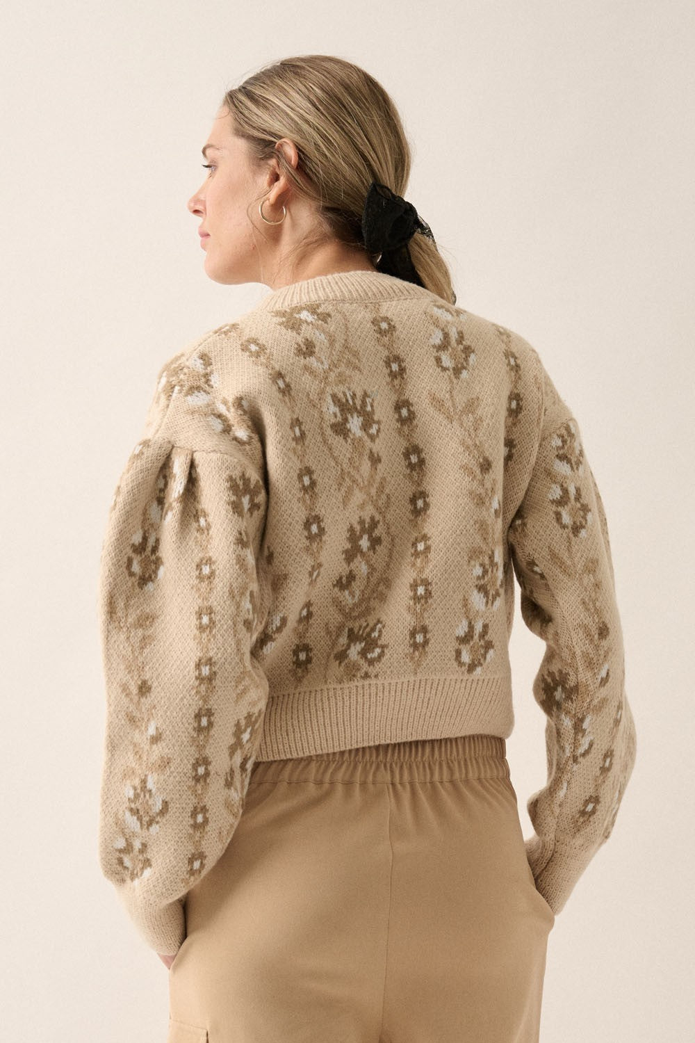 The Addie Floral Round Neck Pullover Sweater | Sand |