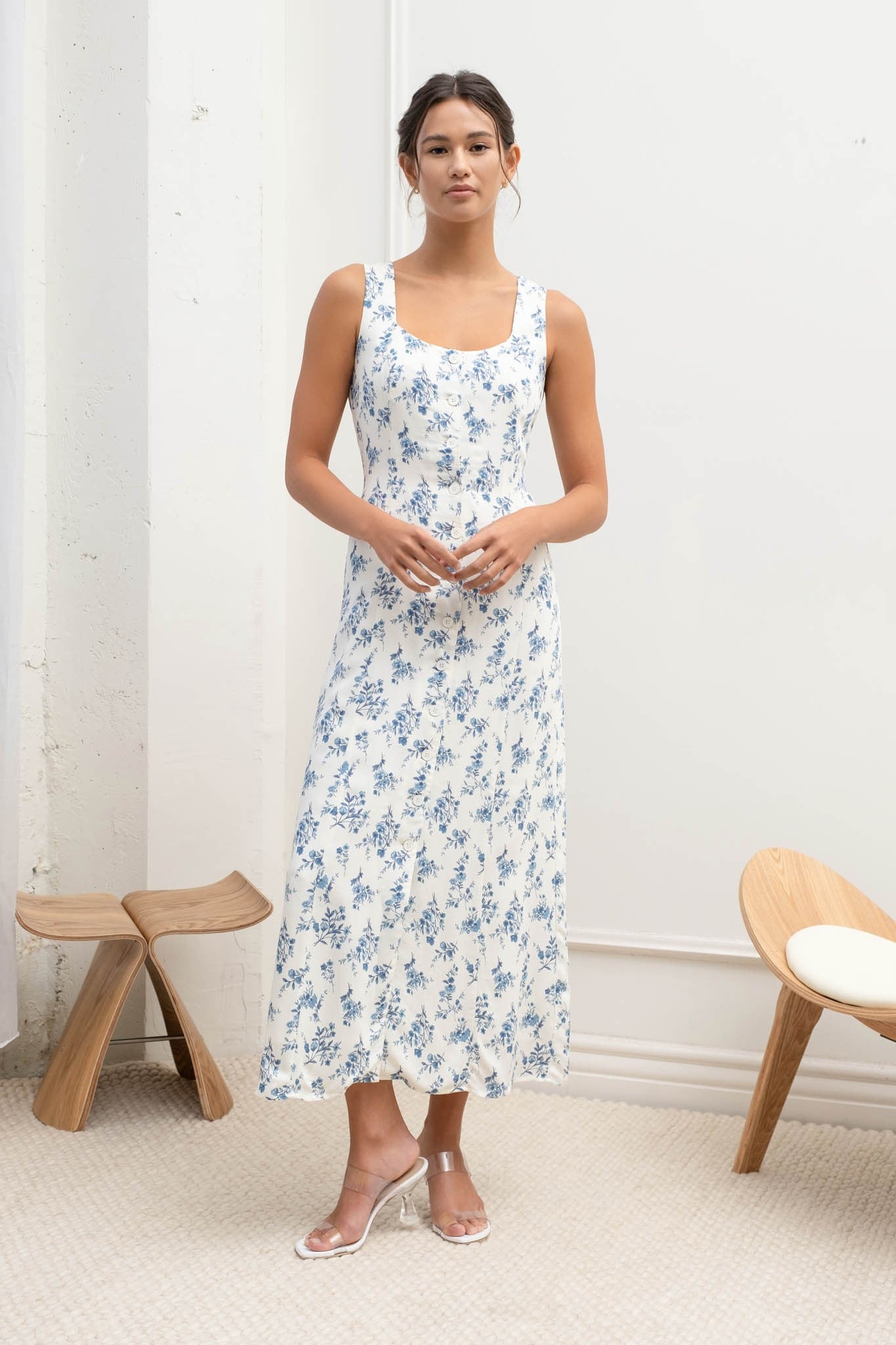 The Anna Floral Sleeveless Midi Dress | Ivory + Blue |