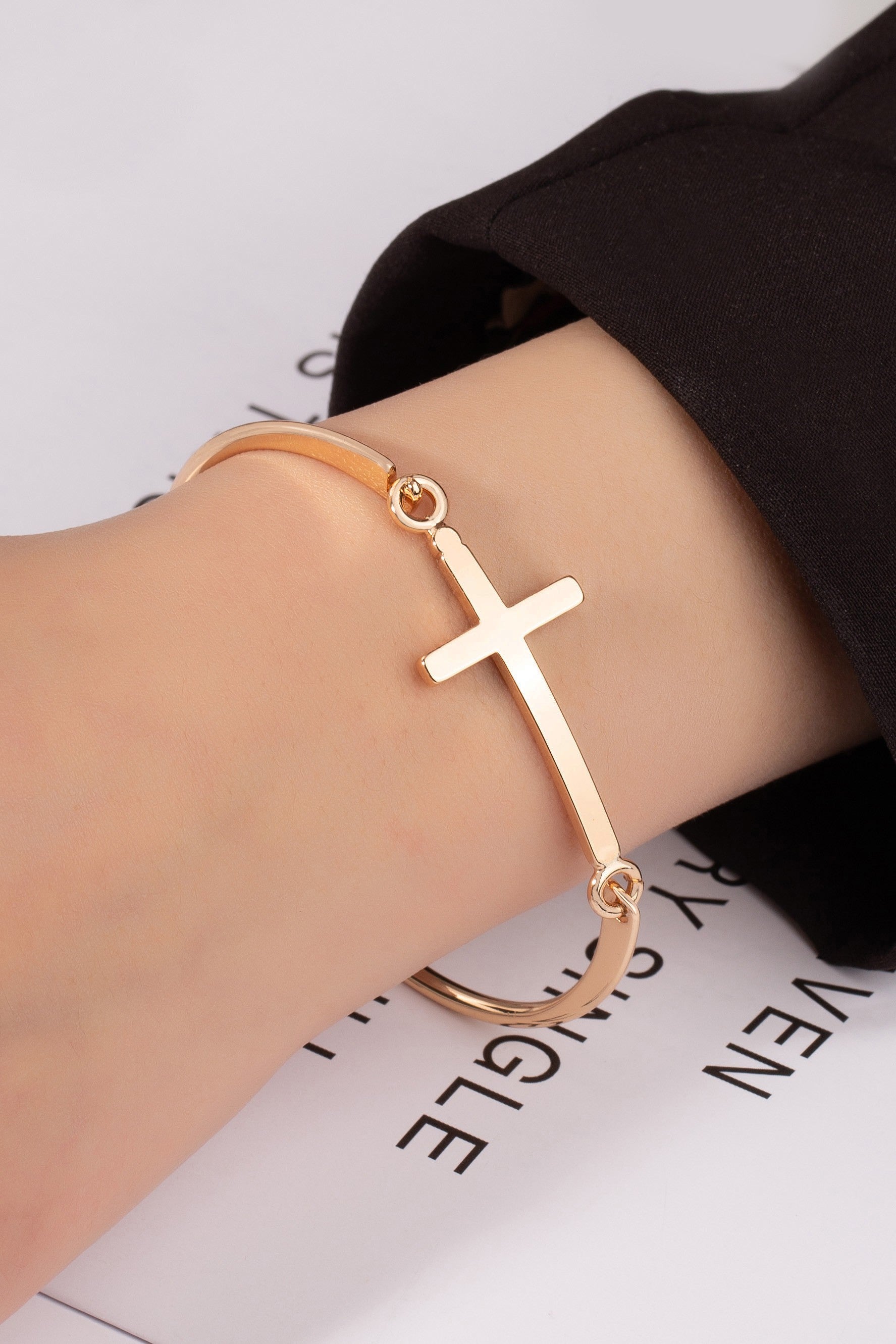 The Hope Cross Bangle Bracelet | Gold |