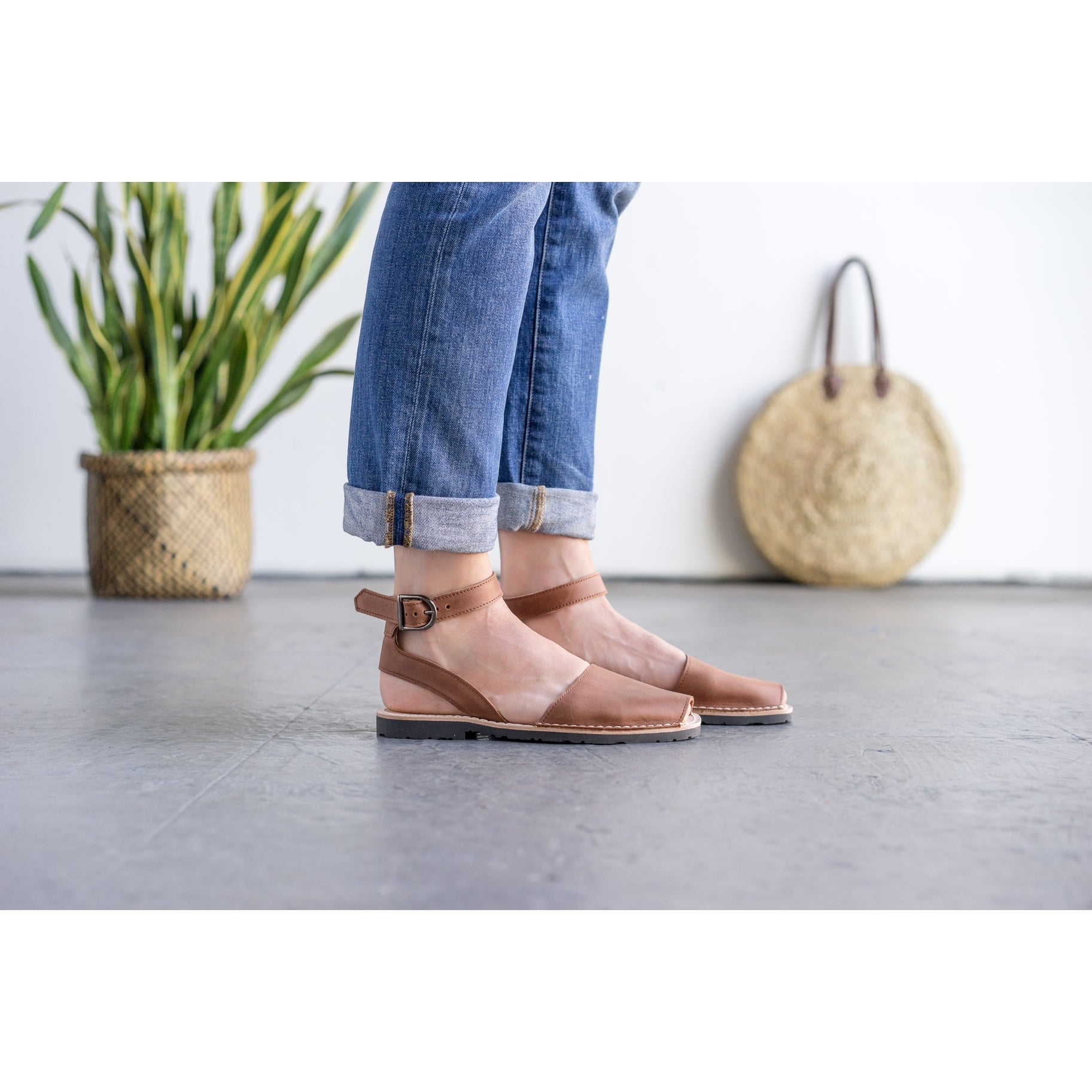 The Pons Classic Strap Sandal | Brown |